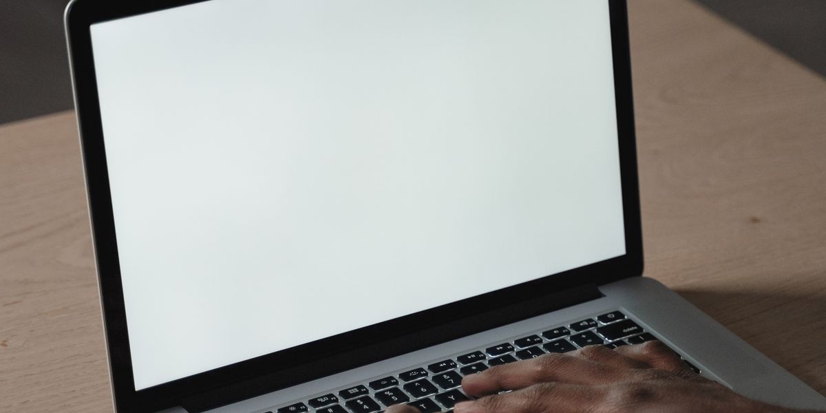 Resumen tecnológico: de la nostalgia del botón Turbo al peligro de los correos 'noreply'